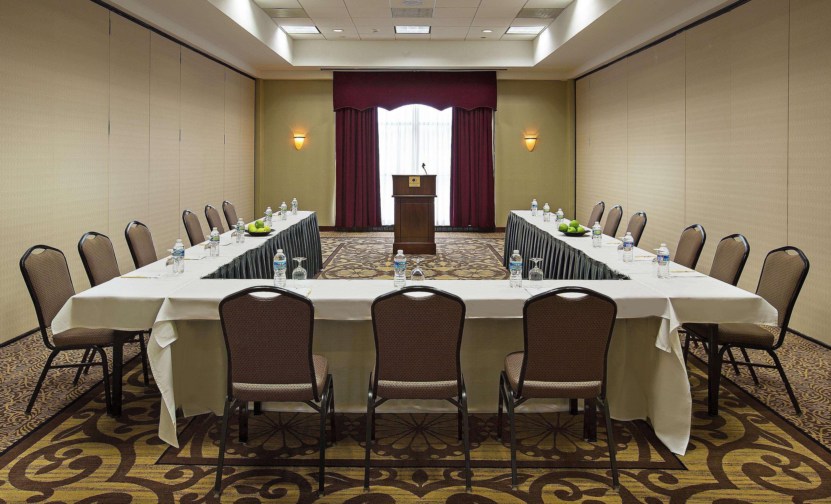 Doubletree By Hilton Charlotte Airport Hotel Buitenkant foto